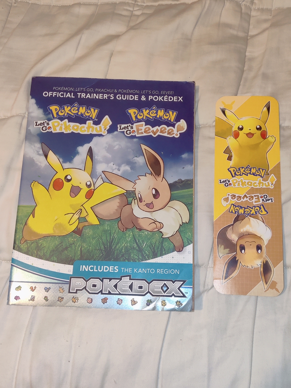 Pokémon: Let's Go, Pikachu! Eevee! Trainer's Guide W/Map SEE PICS & READ DESCRIP